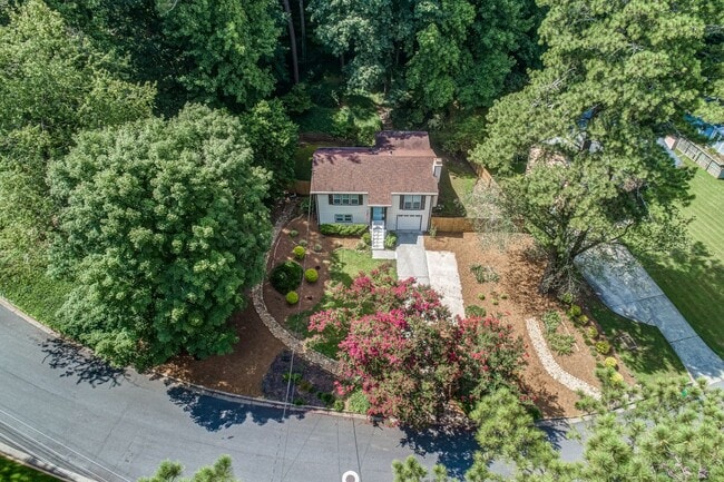 Building Photo - Renovated 4 bed home in Kennesaw w/ Designer Kitchen