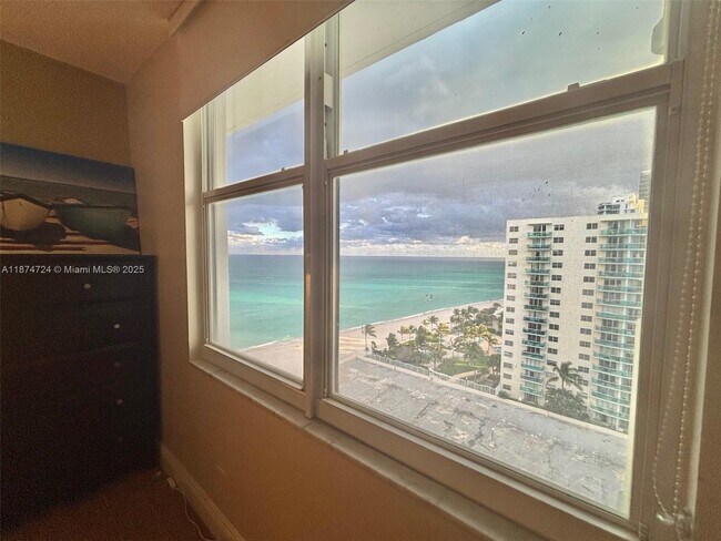 Building Photo - 3725 S Ocean Dr