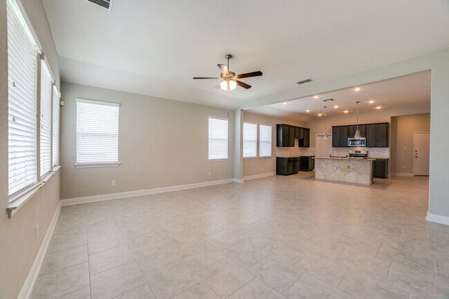 Building Photo - Waterford Park 3 Bed Single Story Home