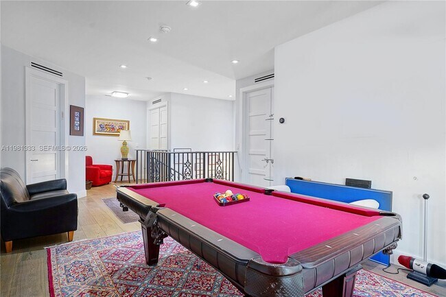 Building Photo - 3747 Prairie Ave