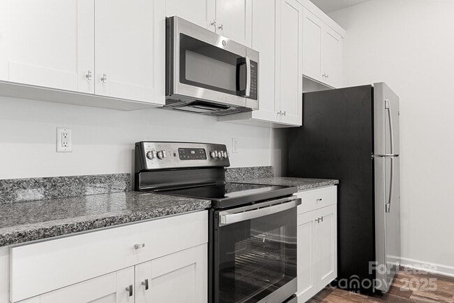 Building Photo - 110 Blakeslee Ct