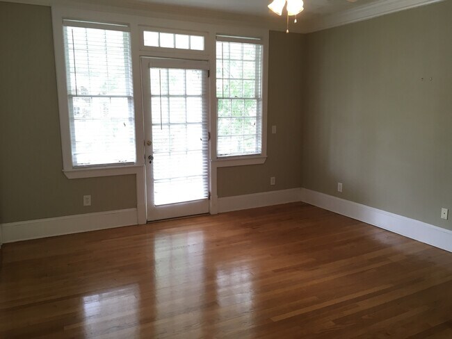 Building Photo - Right Across Street from Augusta University Summerville Campus!
