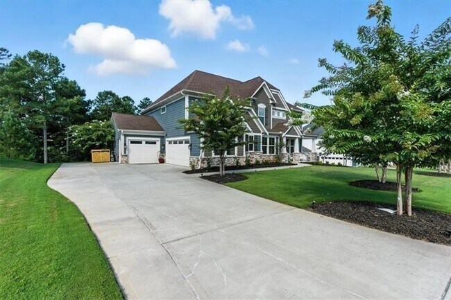 Building Photo - 2121 Harmony Dr