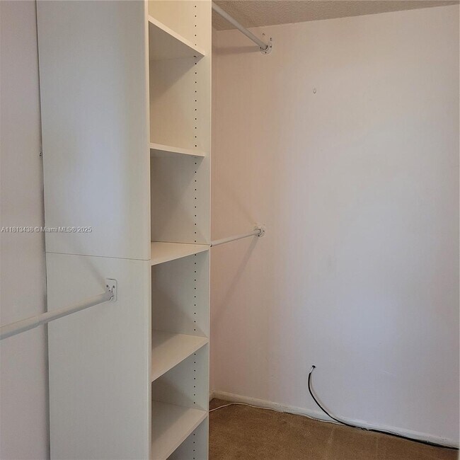 Building Photo - 1811 Sabal Palm Dr