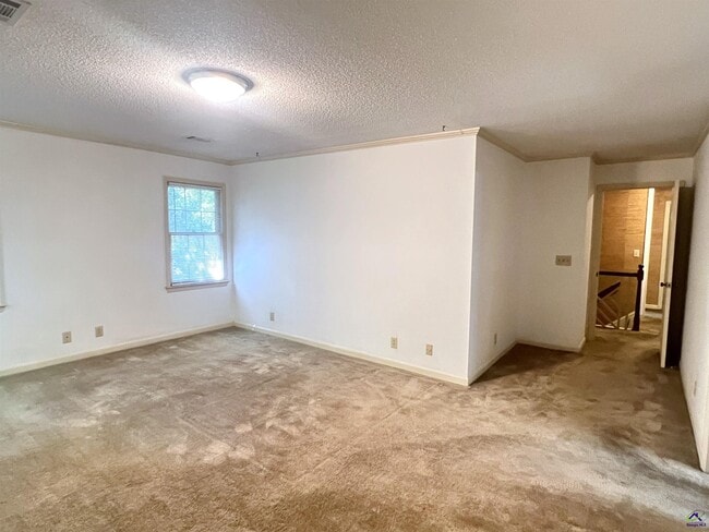 Building Photo - 136 River Knoll