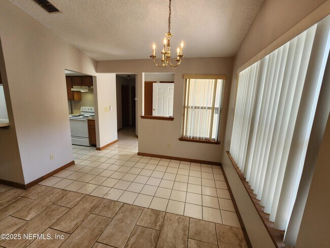 Building Photo - 3510 Rain Forest Dr W