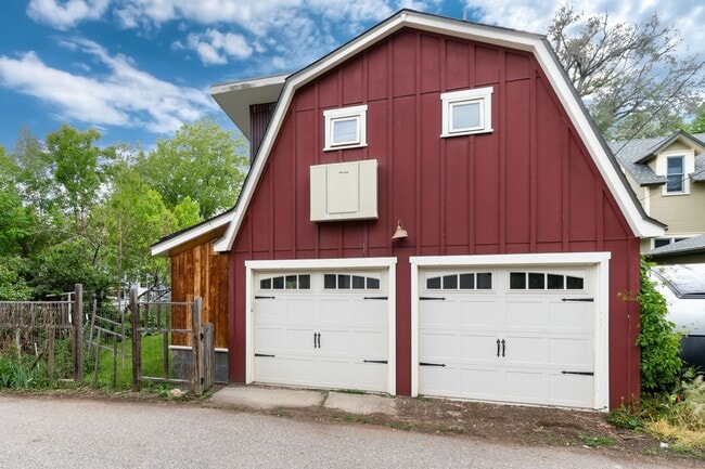 Building Photo - Charming Old Town Louisville Bungalow with Solar & Carriage House!