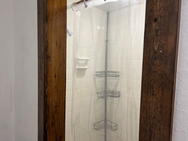 Building Photo - 4 Bedroom 2 bath home near lake Tenkiller with office