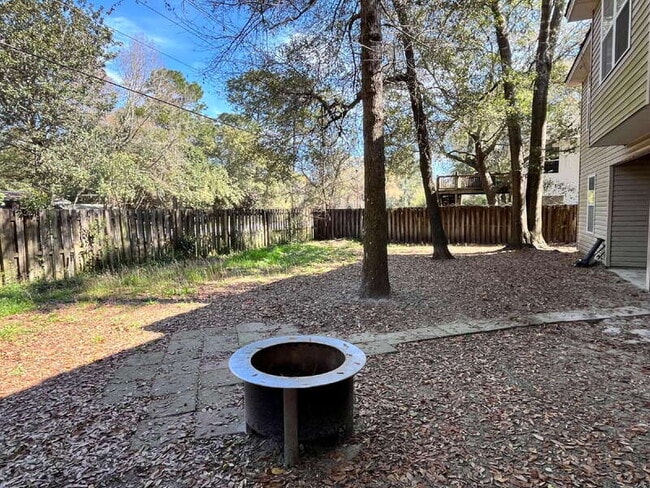 Building Photo - 116 Fox Trace