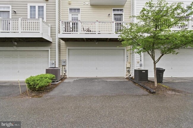 Building Photo - 11657 Leesborough Cir