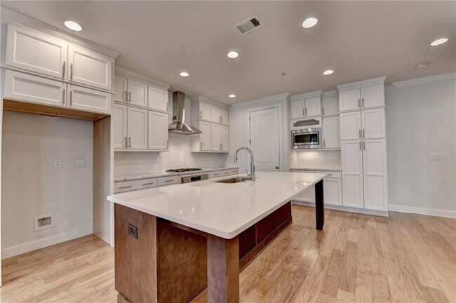 Building Photo - 341 Bailey Walk