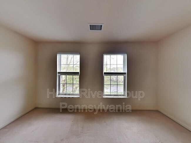 Building Photo - 145 Tanglewood Dr