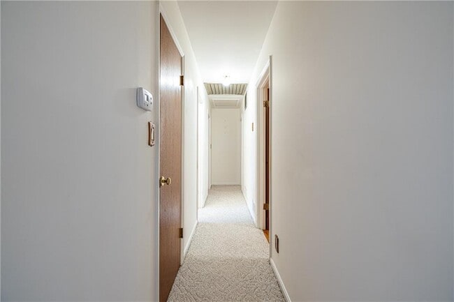 Building Photo - 216 Thomas Cir