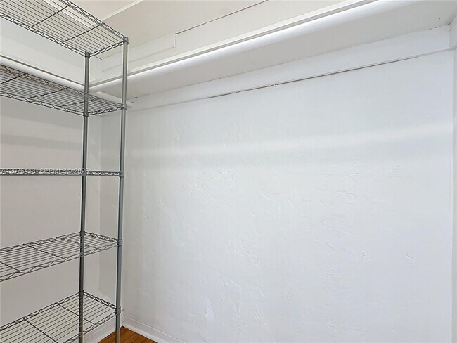 Building Photo - 2463 Pine Tree Dr