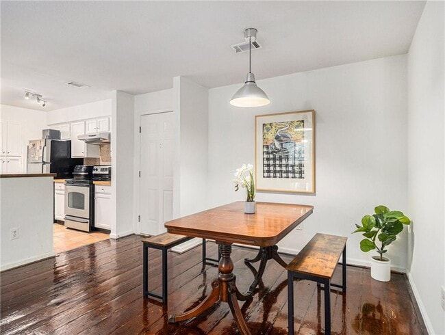 Building Photo - 3307 Pine Heights Dr NE