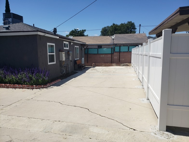 Parking Area - 12877 Glenoaks Blvd