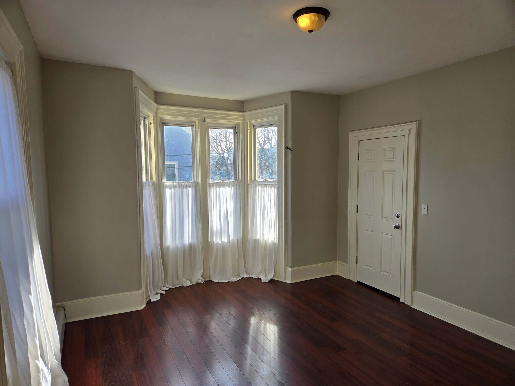 Building Photo - 85 Wood St