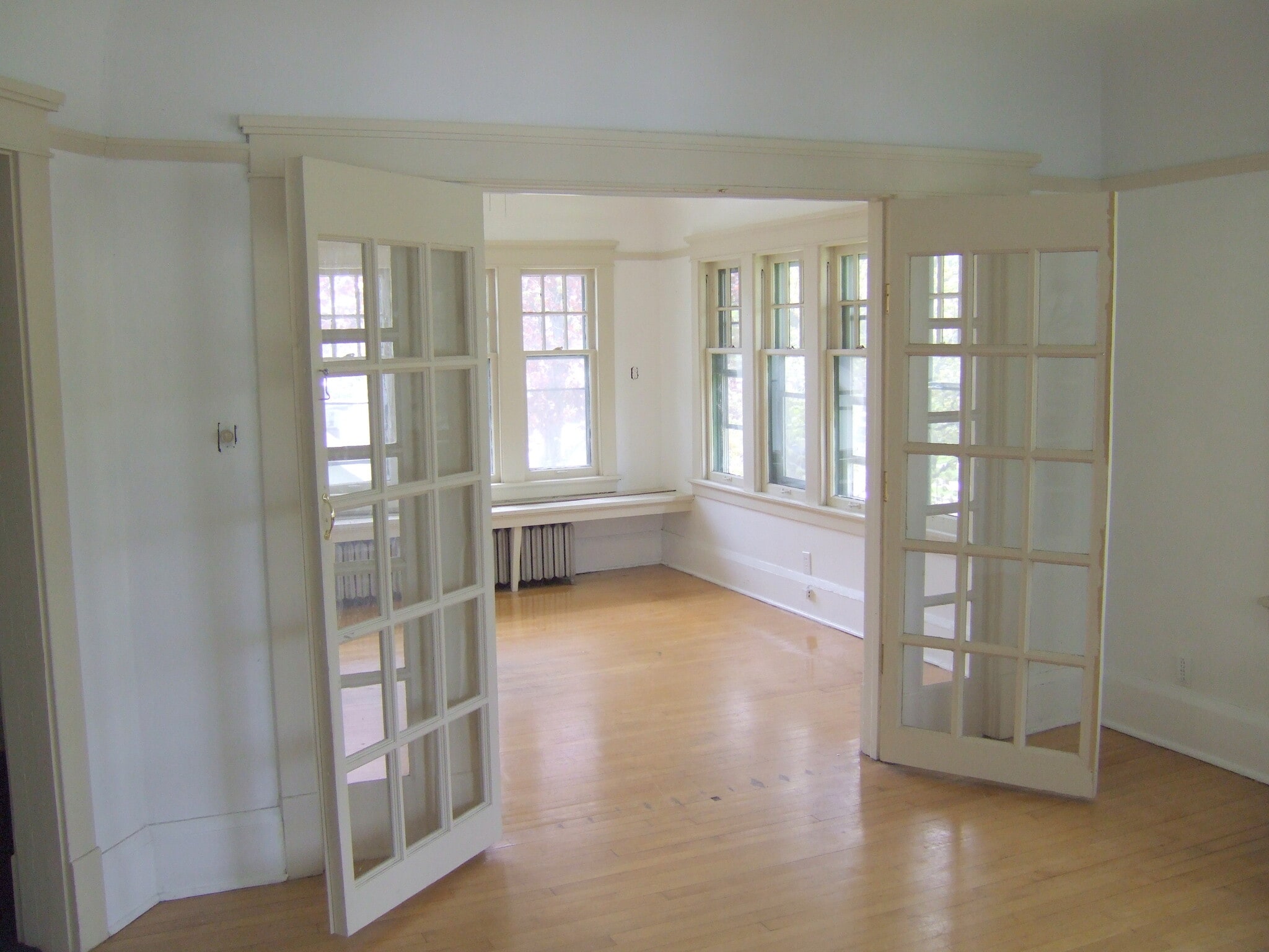 Sun/Bedroom. - 3030-3032 N Downer Ave