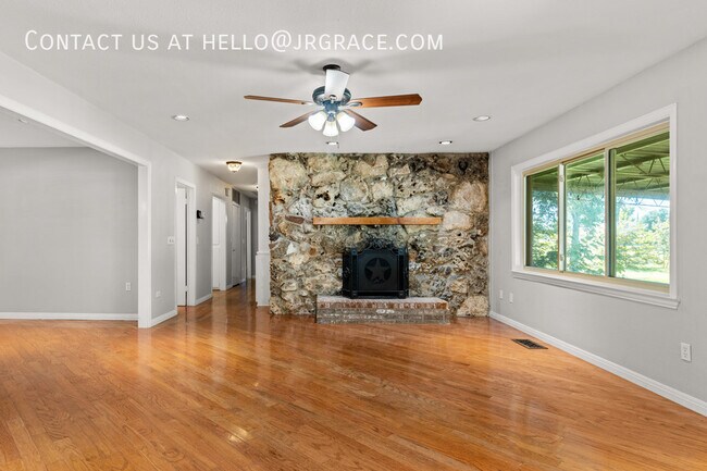 Building Photo - 525 W 4th St