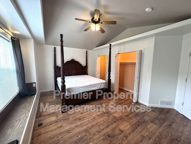 Building Photo - 2005 8th Ave N