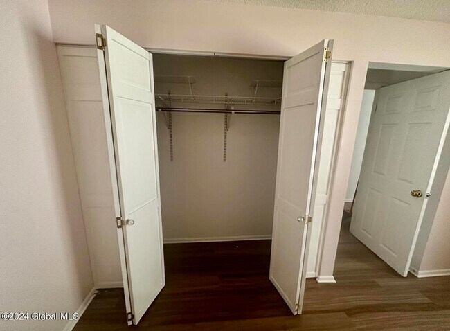 Building Photo - 9 Donna Lynn Dr