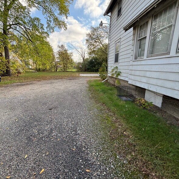 Building Photo - 203 S Homer St