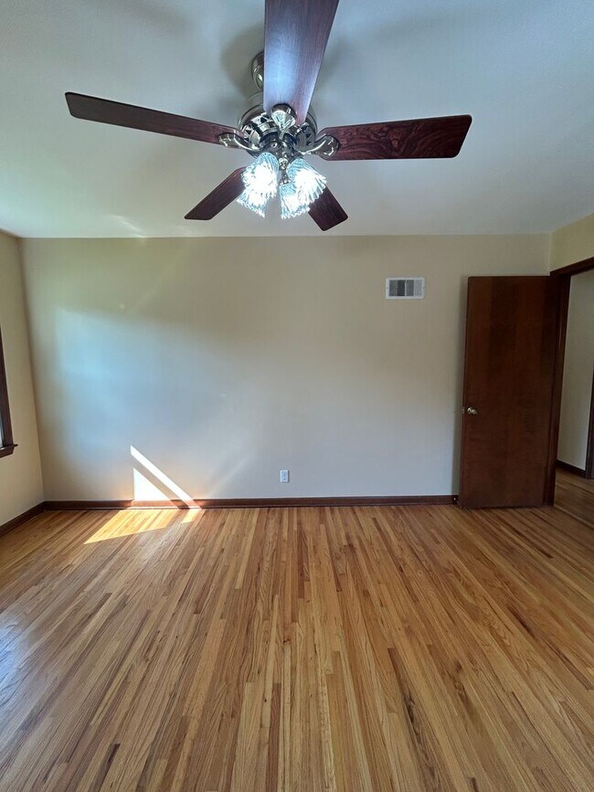 Building Photo - 704 N 74th Ave