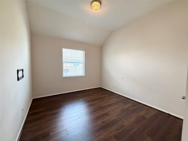 Building Photo - 11605 Bay Ledge Dr