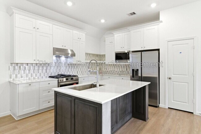 Building Photo - 3057 Pensacola Dr