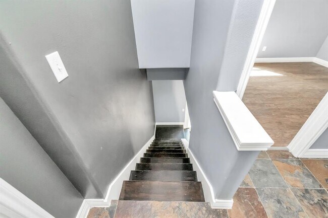 Building Photo - 12418 Mill Ridge Dr