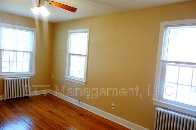 Building Photo - 8401 Greenwood Ave