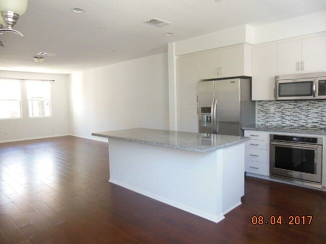 Building Photo - 3BD 2.5BA 2CAR Garage
