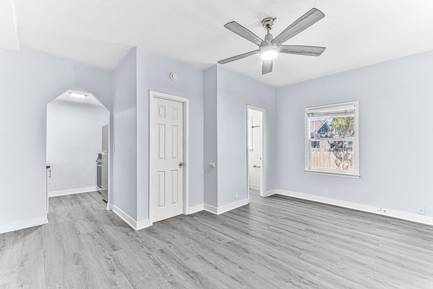 Building Photo - 1711 E Appleton St