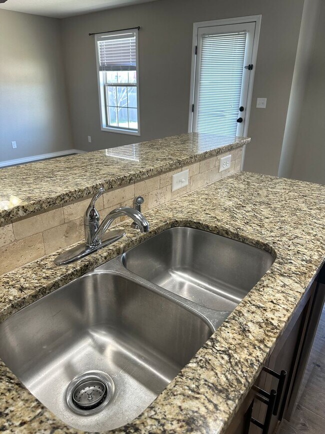 Building Photo - Your Dream 3-Bed, 2-Bath Brick Haven