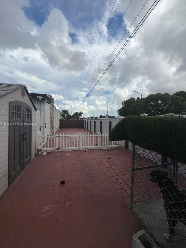 Building Photo - 8700 SW 19th Terrace