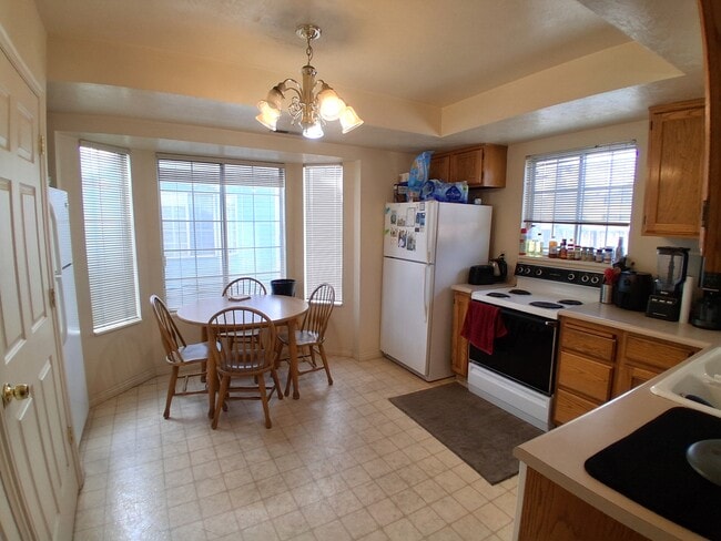 Building Photo - 565 N 300 E