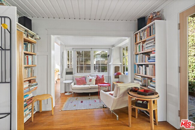 Building Photo - 648 Palms Blvd