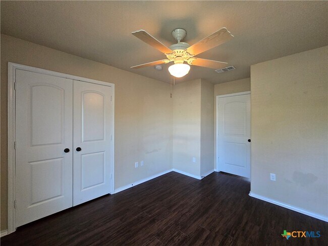 Building Photo - 203 Anne Louise Dr