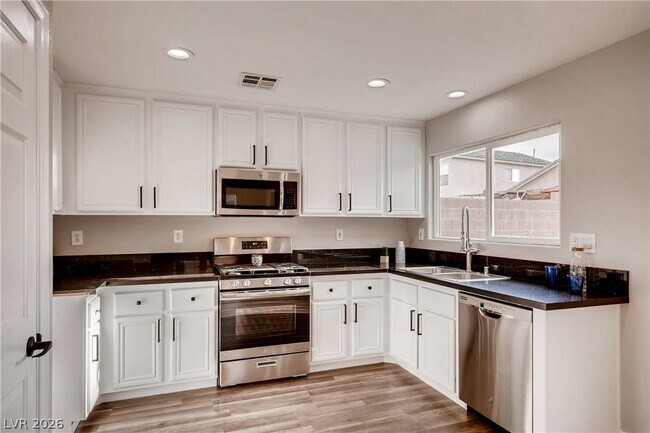 Building Photo - 8645 Palomino Ranch St