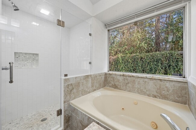 Building Photo - 3330 Beech Point Dr