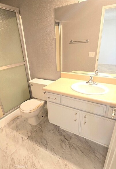 Building Photo - 630 W Dryden St