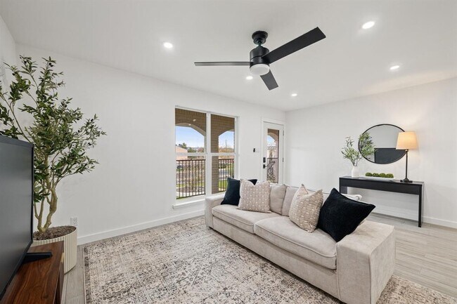 Building Photo - 5911 Sheridan Ave