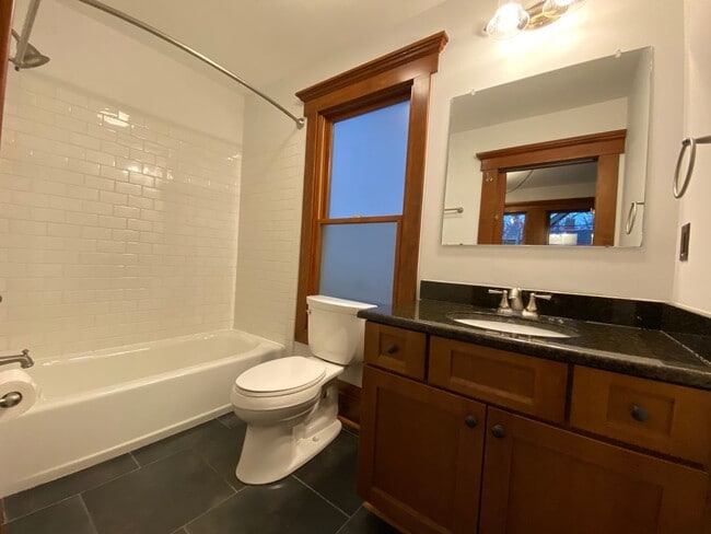 Building Photo - Short North / Victorian Village Single Family House!