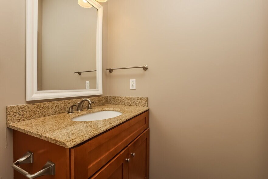 Building Photo - 2744 Pepperdine Dr