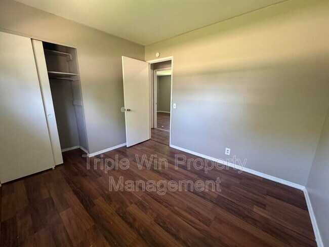 Building Photo - 730 Crabapple Ln