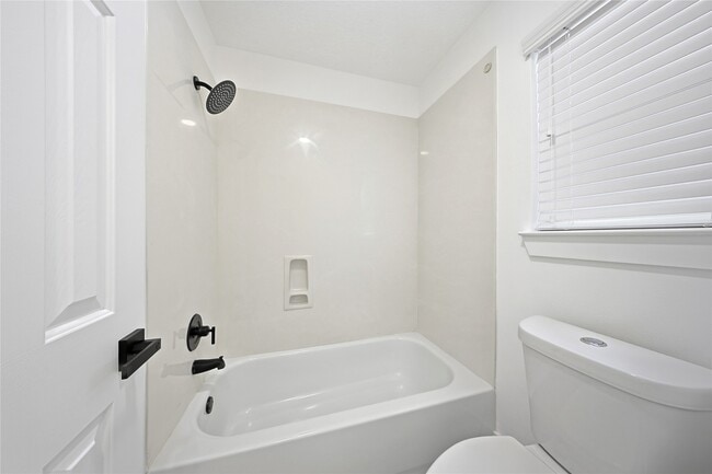 Building Photo - 1135 Eden Park Ln