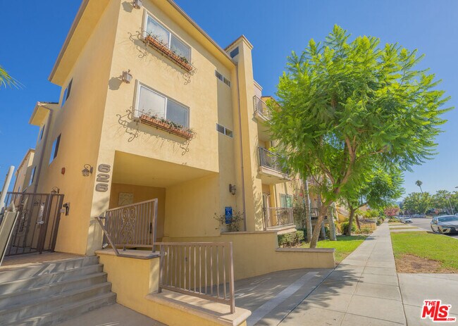Building Photo - 626 E Orange Grove Ave