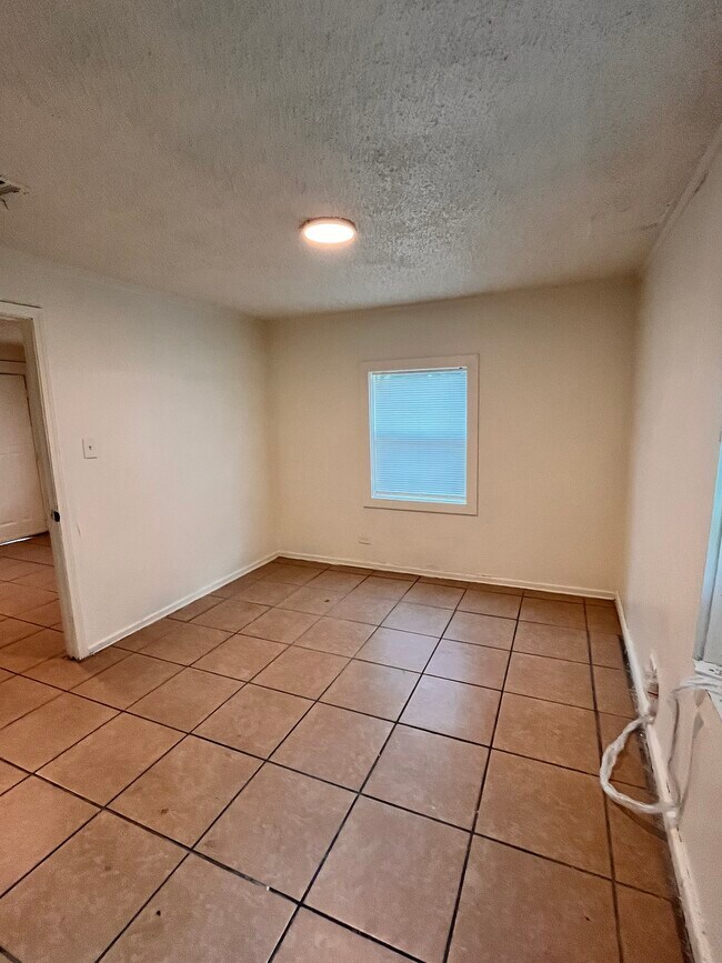Building Photo - Forrest Apartment