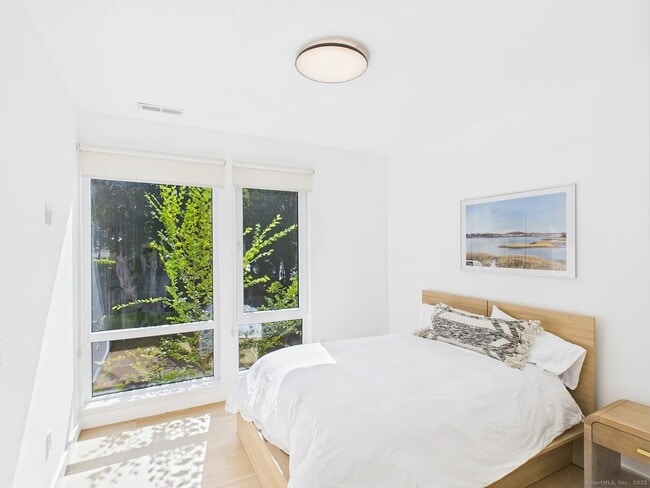 Building Photo - 904 Quinnipiac Ave