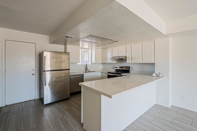 Building Photo - 5869 N 59th Dr